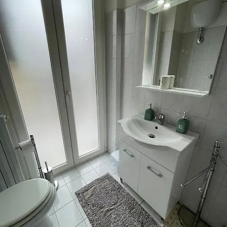 Lägenhet -15min Cascate Marmore- Ampio Appartamento, Park Gratuito