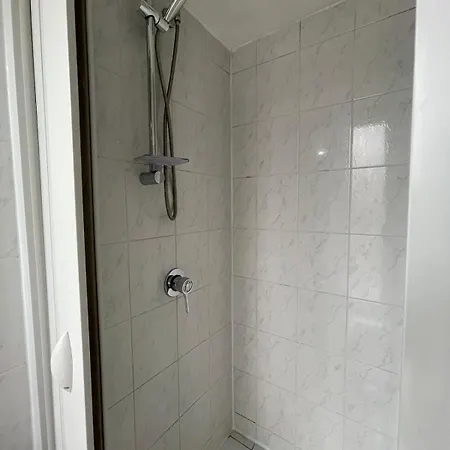 Lägenhet -15min Cascate Marmore- Ampio Appartamento, Park Gratuito