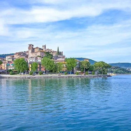-15min Cascate Marmore- Ampio Appartamento, Park Gratuito Apartamento Terni