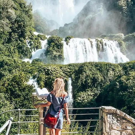 Lägenhet -15min Cascate Marmore- Ampio Appartamento, Park Gratuito Terni