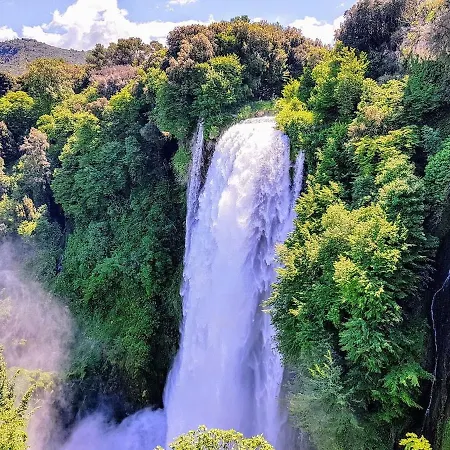 -15min Cascate Marmore- Ampio Appartamento, Park Gratuito Apartment