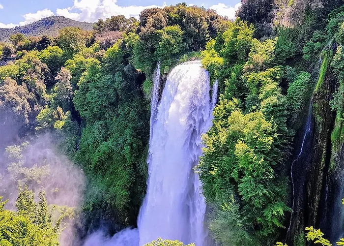 -15min Cascate Marmore- Ampio Appartamento, Park Gratuito Apartment